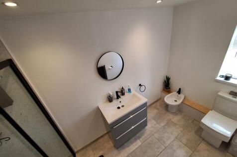 Ensuite to master