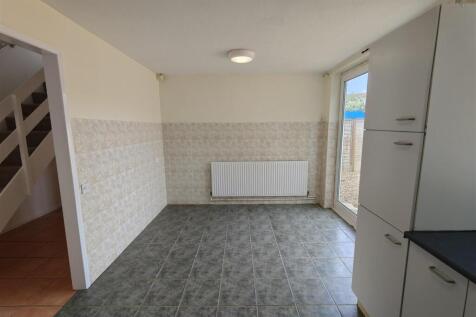 Kitchen 2.jpg