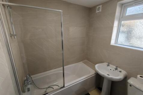 bathroom 2.jpg