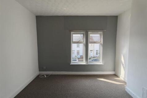 Bedroom 1.jpg