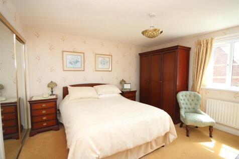 Master Bedroom (Front)
