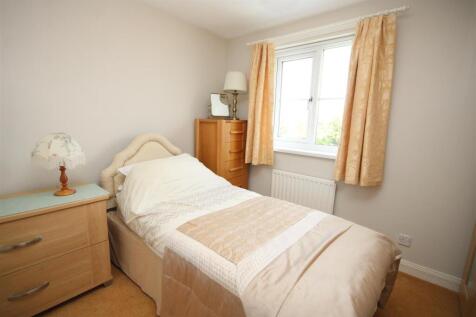Bedroom 4 (Rear)