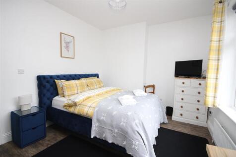 Bedroom 1 (Front)