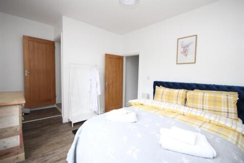 Bedroom 1 (Front)