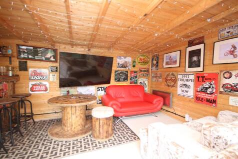 Summer House/Pub