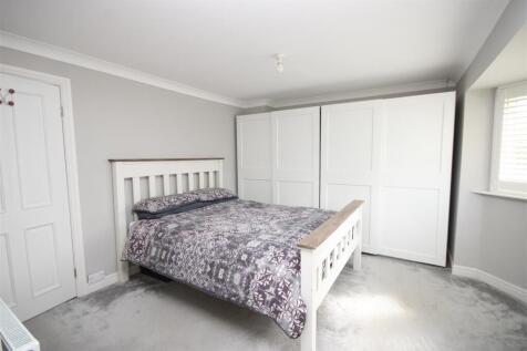 Bedroom 1 (Front)