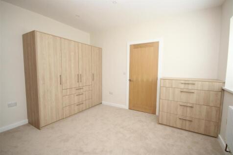Master Bedroom (Rear)