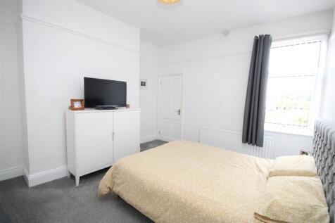 Bedroom1 (Rear)