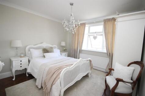 Bedroom 1 (Front)