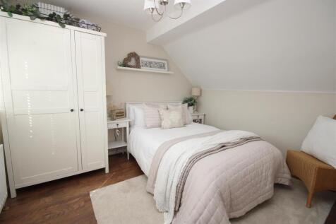 Bedroom 5 (Rear)