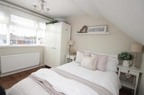 Bedroom 5 (Rear)