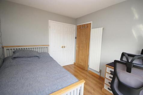 Bedroom 2 (Rear)