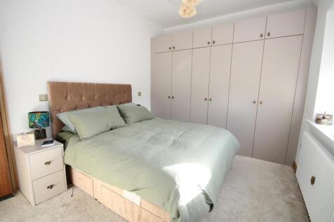 Bedroom 1 (Front)