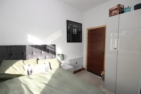 Bedroom 2 (Side)