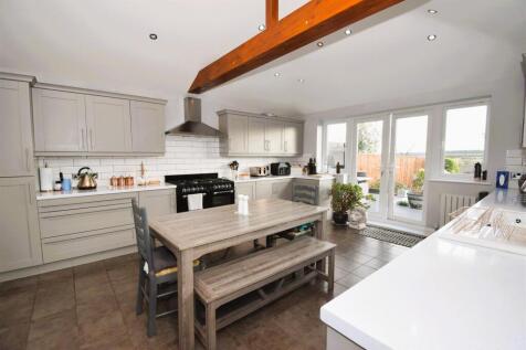 Kitchen/Breakfasting Room