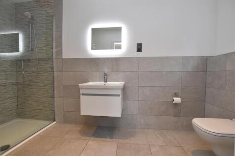 en-suite 2.JPG