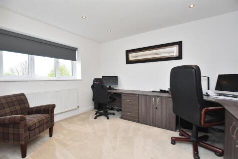 bedroom 4.JPG