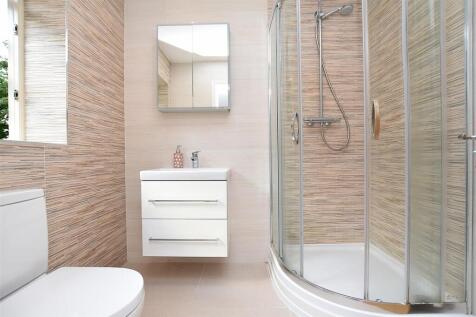 En-suite 1.JPG