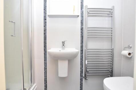 En-suite 2.JPG