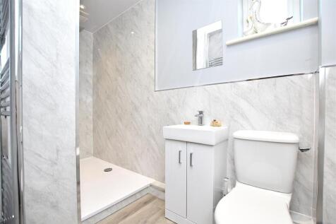 ground floor shower.JPG