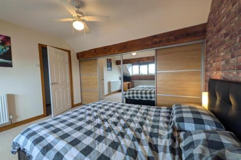 Bedroom 1.jpg