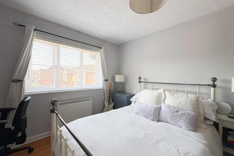 Bedroom 1..jpg