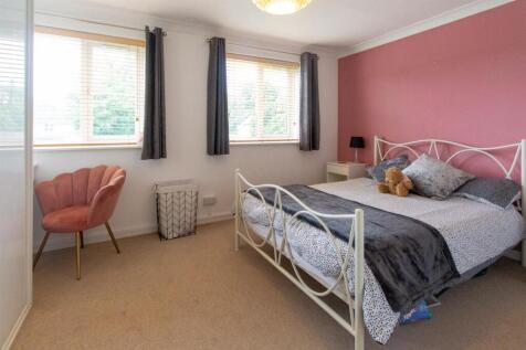 50 Gorcon Close - bedroom.jpg