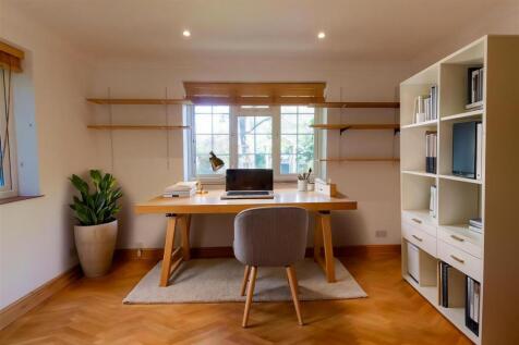 VkATKRHpak6ZZyjAQsj-Mg - Home Office - Scandinavia