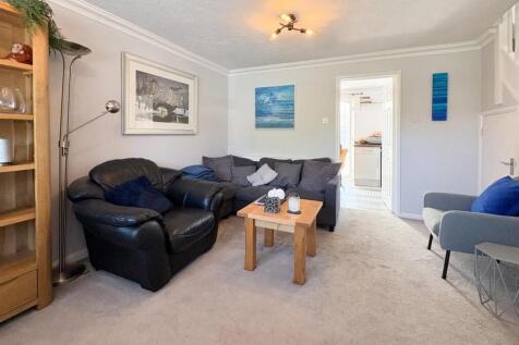 Living room..jpg