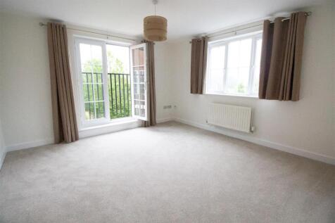 8 Highbank - living room-2.jpg