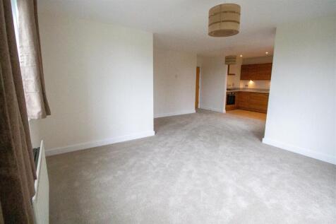 8 Highbank - living room-4.jpg