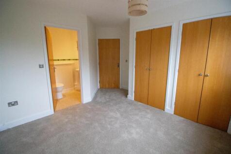 8 Highbank - Bed 1-2.jpg