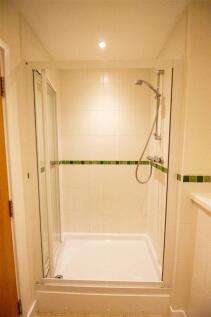 8 Highbank - Ensuite-2.jpg