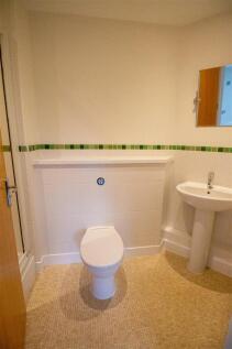 8 Highbank - Ensuite.jpg