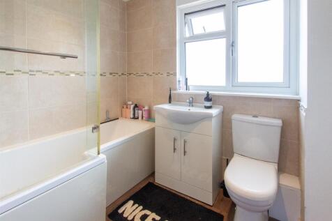 2 The Spinney - Bathroom.jpg