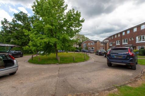 7 Queens Court - Front-2.jpg