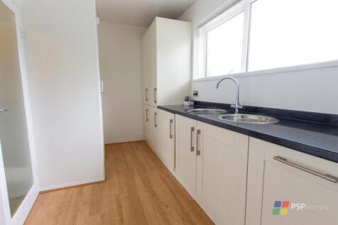 7 Queens Crt - kitchen-1.jpg