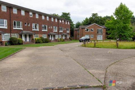 7 Queens Crt - front.jpg