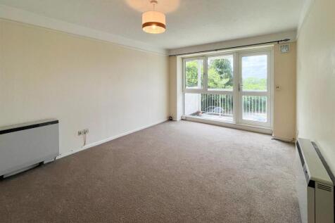 Living room..jpg