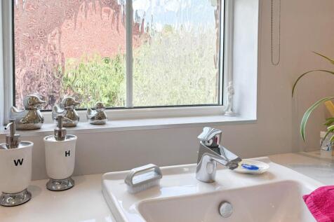 Bathroom close.jpg