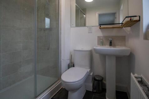 7 Clementina C - Ensuite.jpg