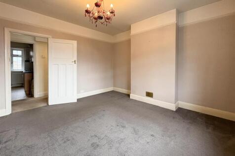Bedroom 1..jpg