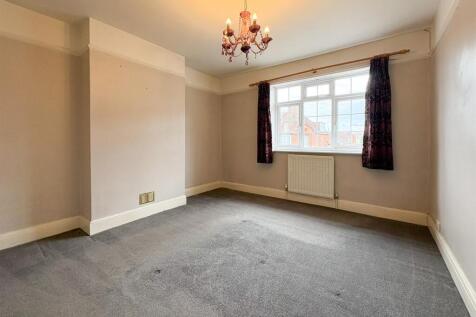 Bedroom 1.jpg