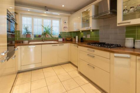 42 St Pauls - Kitchen .jpg