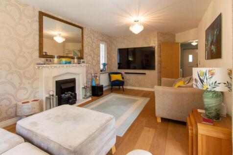 42 St Pauls - Living room.jpg