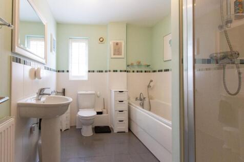 42 St Pauls - bathroom.jpg