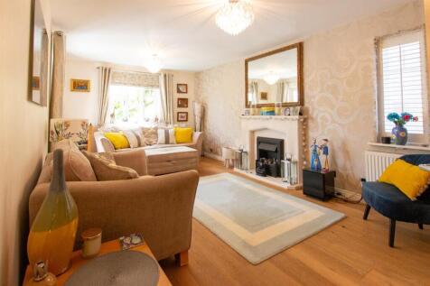 42 St Pauls - Living room-2.jpg