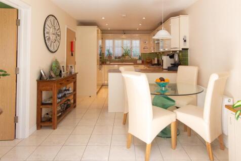 42 St Pauls - Kitchen -Dining area.jpg
