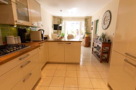 42 St Pauls - Kitchen.jpg