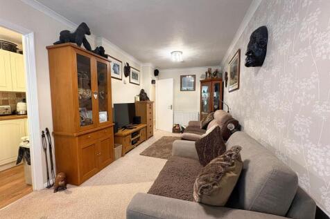 Living room-2.jpg